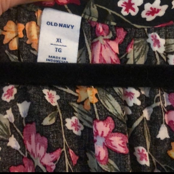 PRICE DROP Beautiful Floral Top with Bell Sleeves - Picture 4 of 4